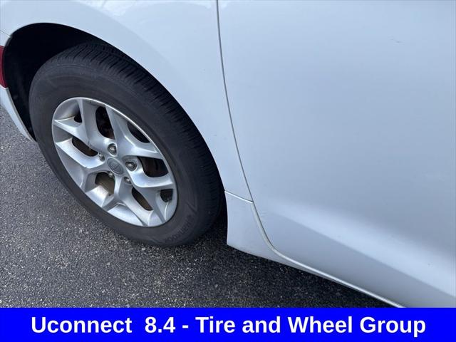 Used 2017 Chrysler Pacifica - photo 7