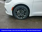 Used 2025 Chrysler Pacifica Limited Minivan thumbnail 8