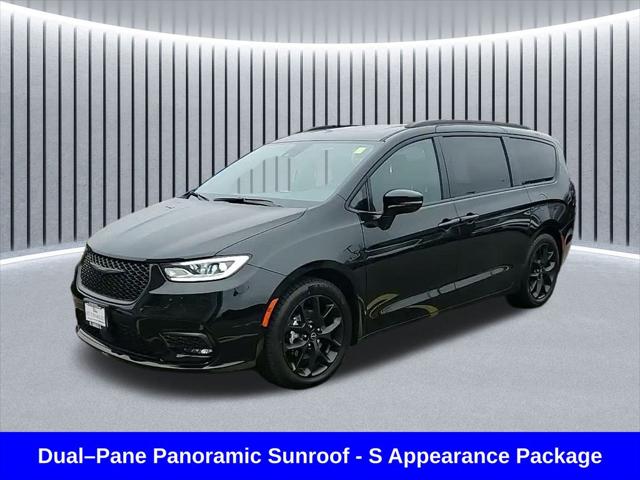 Used 2025 Chrysler Pacifica - photo 13
