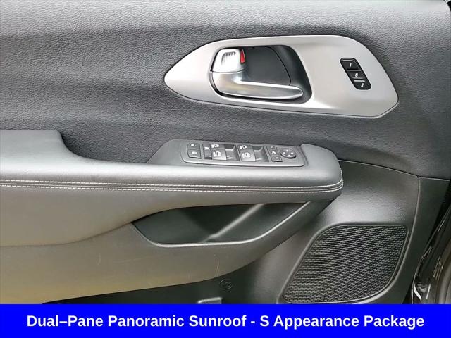 Used 2025 Chrysler Pacifica - photo 23