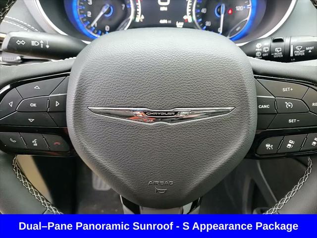 Used 2025 Chrysler Pacifica - photo 3