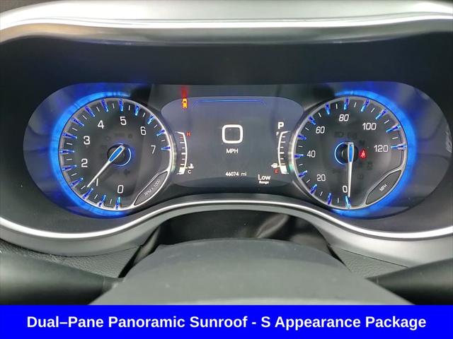 Used 2025 Chrysler Pacifica - photo 5