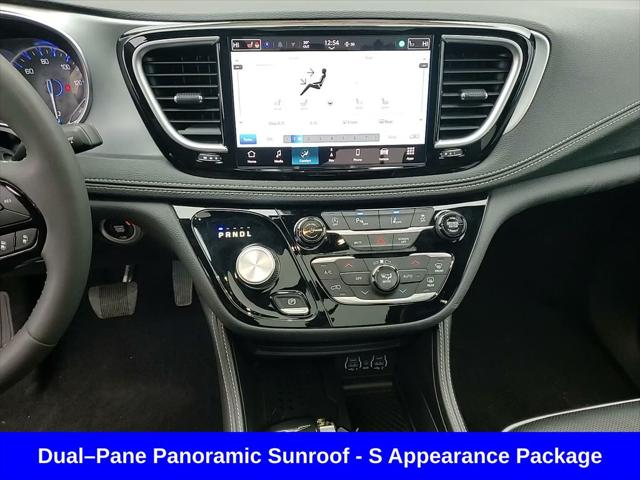 Used 2025 Chrysler Pacifica - photo 6
