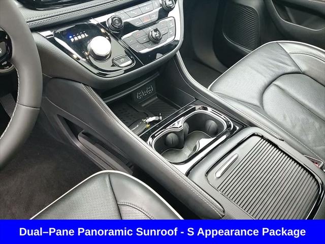 Used 2025 Chrysler Pacifica - photo 7