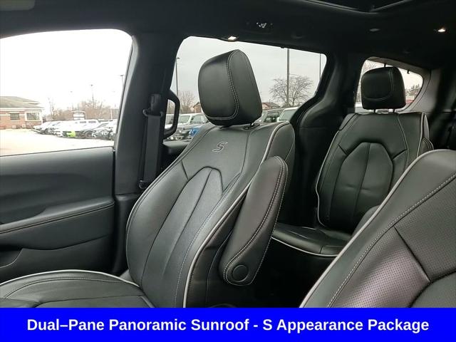 Used 2025 Chrysler Pacifica - photo 9