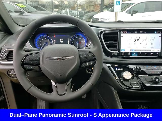 Used 2025 Chrysler Pacifica - photo 12