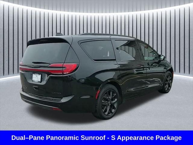 Used 2025 Chrysler Pacifica - photo 17