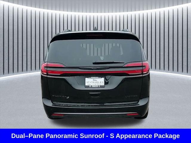 Used 2025 Chrysler Pacifica - photo 18