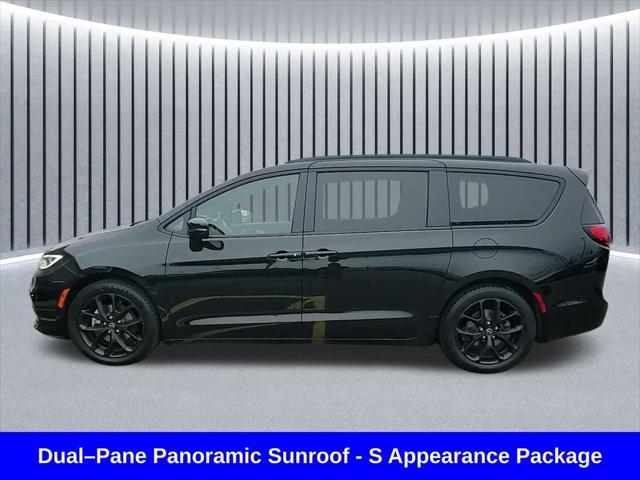 Used 2025 Chrysler Pacifica - photo 20