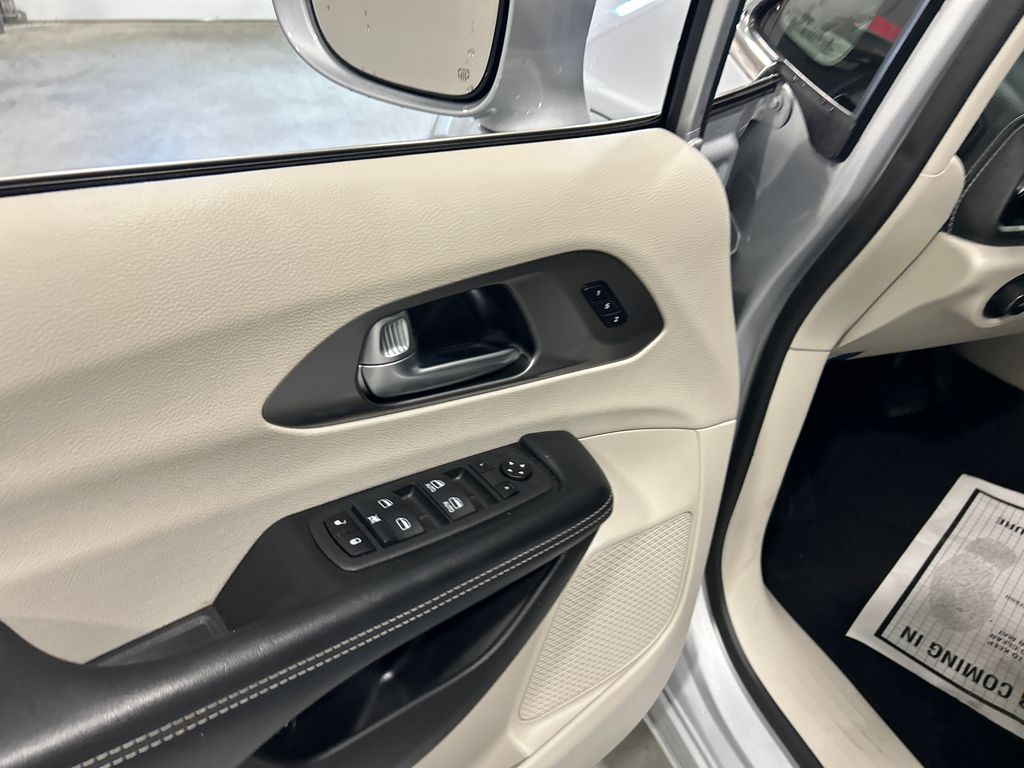 Used 2022 Chrysler Pacifica - photo 16