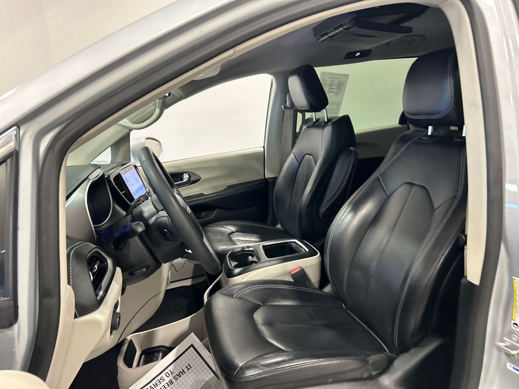 Used 2022 Chrysler Pacifica - photo 17