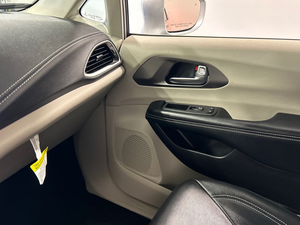 Used 2022 Chrysler Pacifica - photo 27