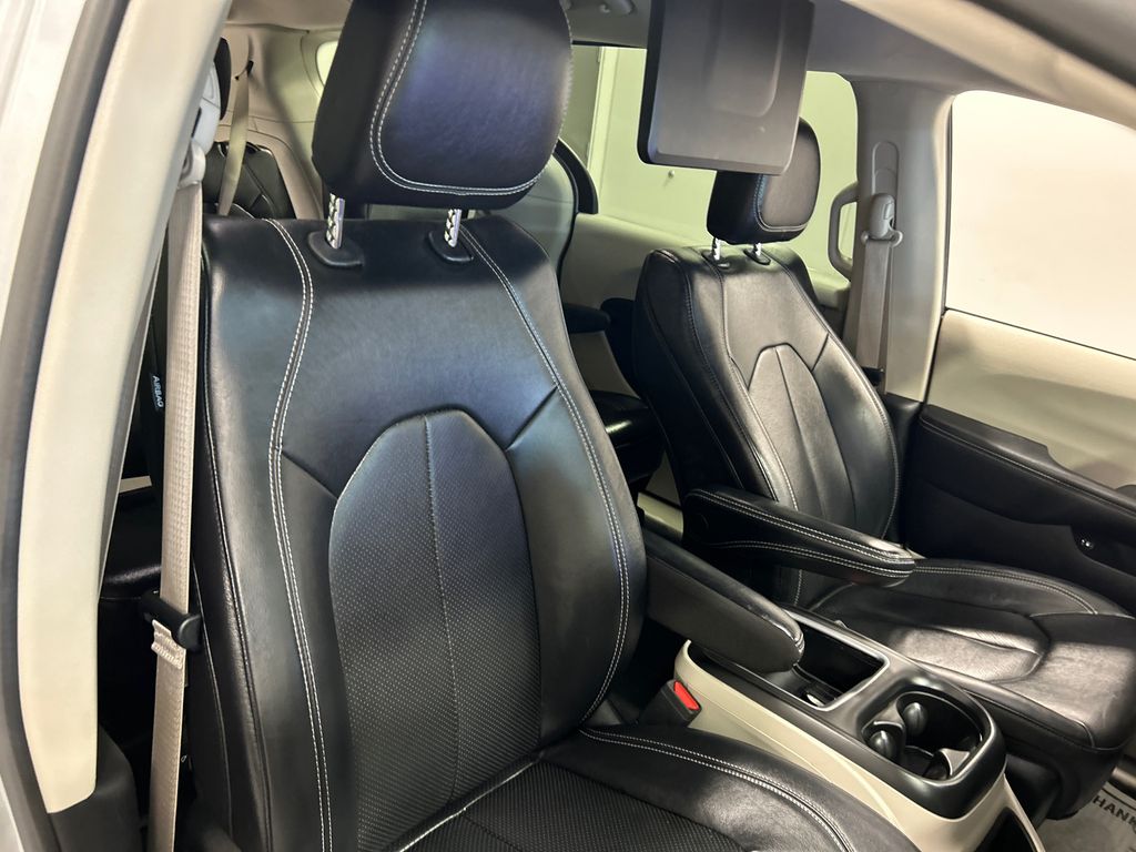 Used 2022 Chrysler Pacifica - photo 35