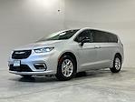 Used 2026 Chrysler Pacifica Select Minivan thumbnail 3