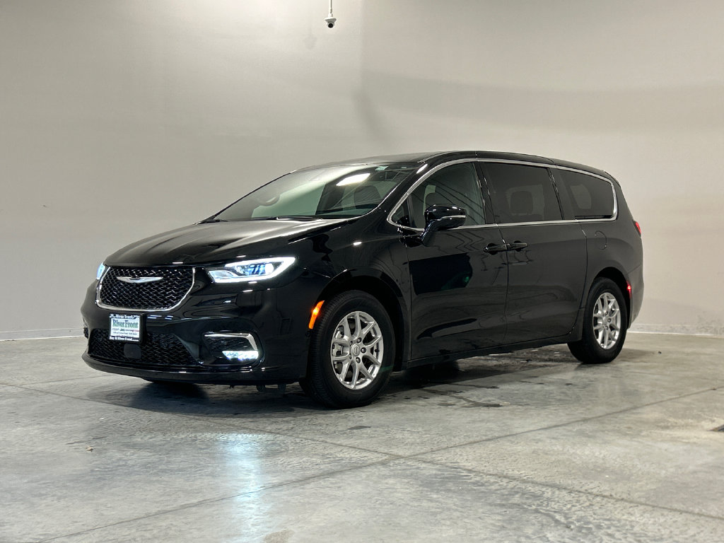 Used 2026 Chrysler Pacifica - photo 2
