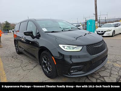 Used 2022 Chrysler Pacifica Touring L Minivan for sale #C9496 - photo 2