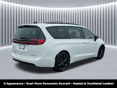 Used 2025 Chrysler Pacifica Limited Minivan for sale #C9567 - photo 2