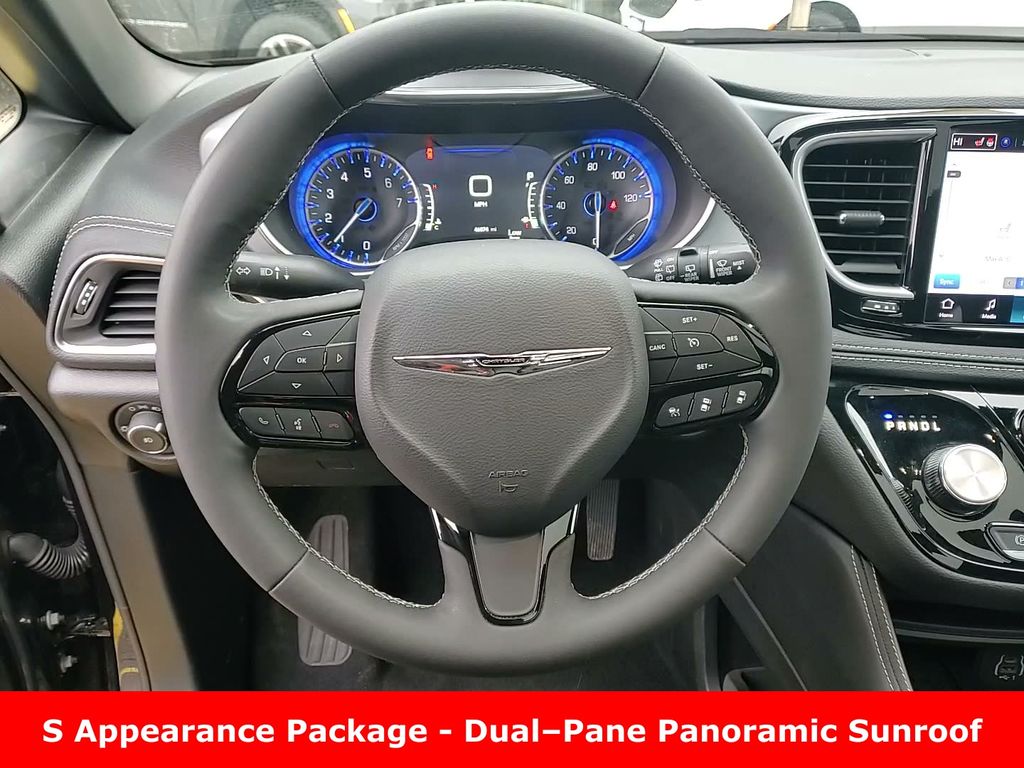 Used 2025 Chrysler Pacifica - photo 16
