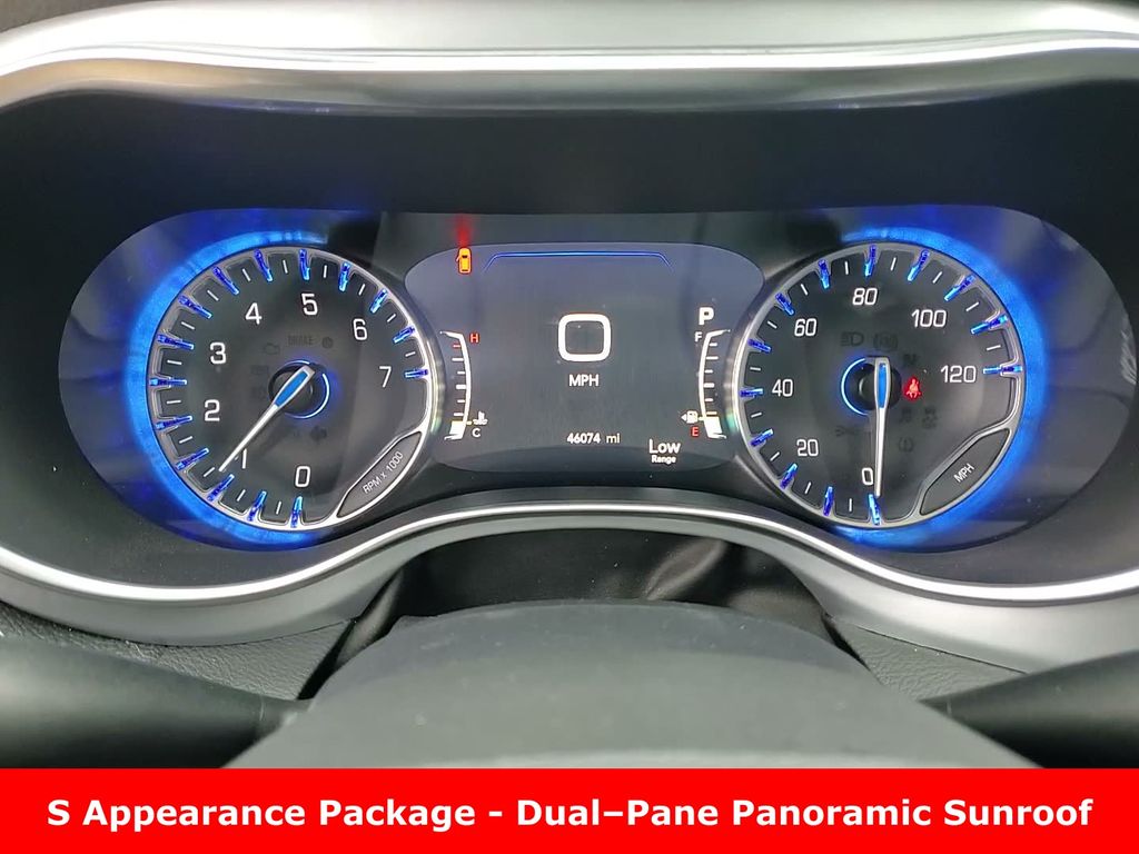 Used 2025 Chrysler Pacifica - photo 20