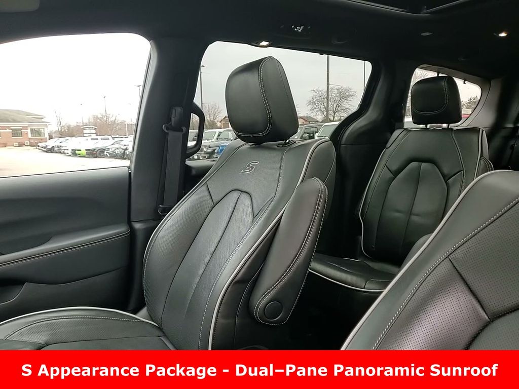Used 2025 Chrysler Pacifica - photo 24