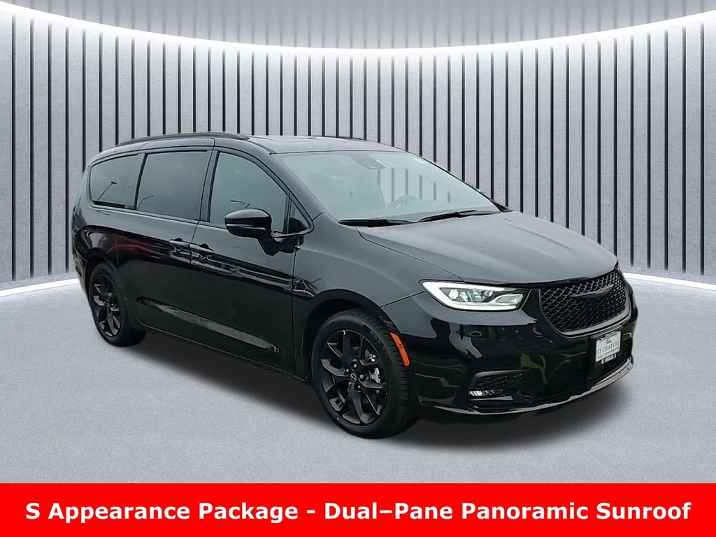 Used 2025 Chrysler Pacifica - photo 5