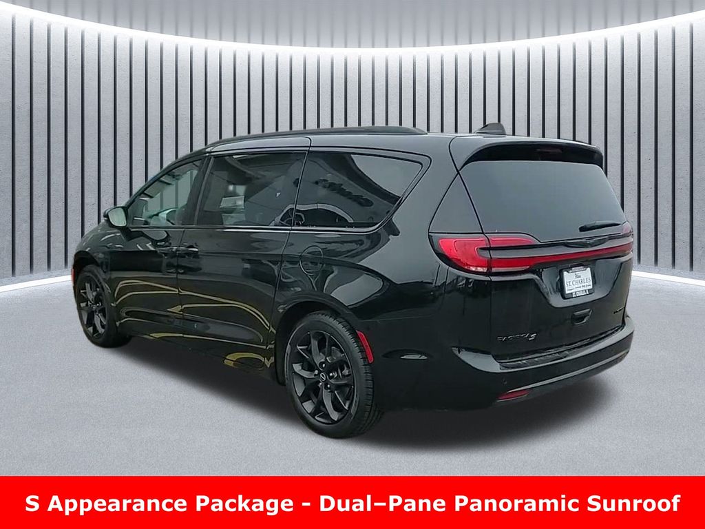 Used 2025 Chrysler Pacifica - photo 9