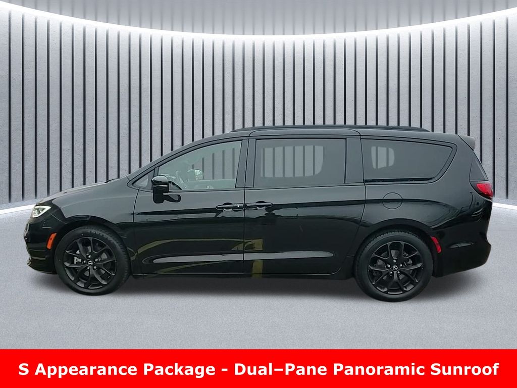 Used 2025 Chrysler Pacifica - photo 10