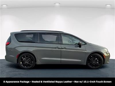 Used 2025 Chrysler Pacifica Limited Minivan for sale #C9605 - photo 2