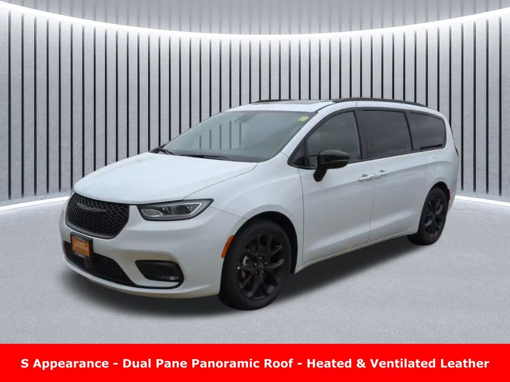 Used 2025 Chrysler Pacifica - photo 1
