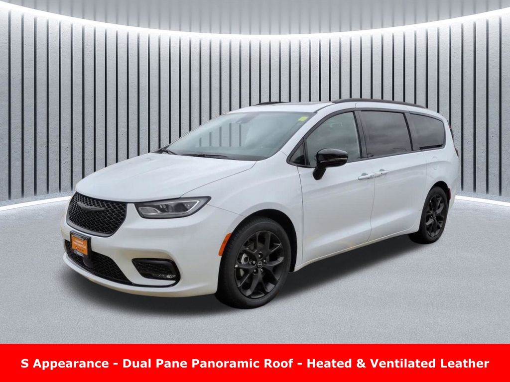 Used 2025 Chrysler Pacifica - photo 12