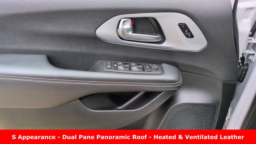 Used 2025 Chrysler Pacifica - photo 14