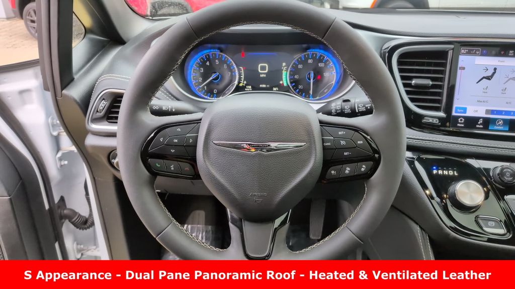 Used 2025 Chrysler Pacifica - photo 17