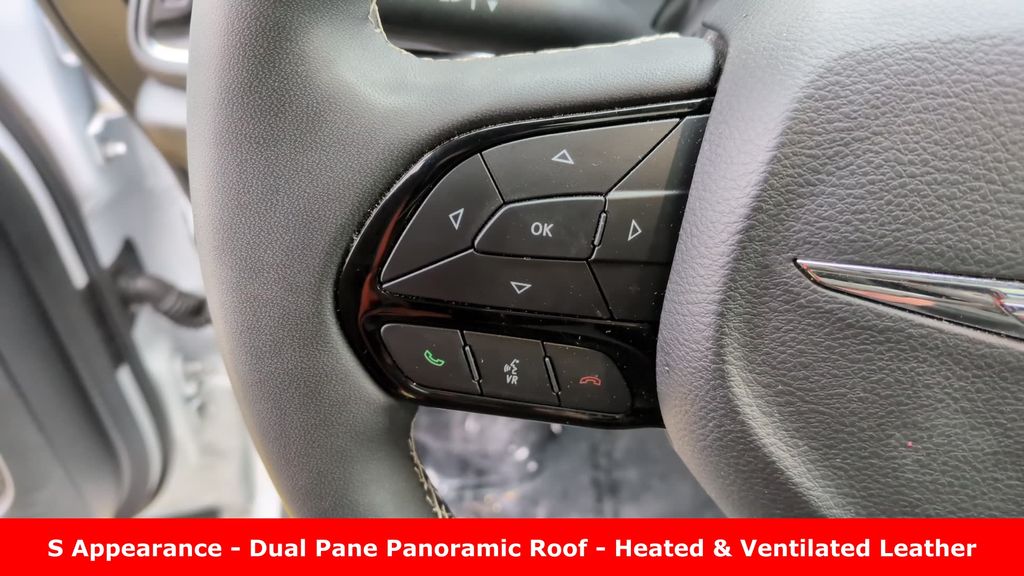 Used 2025 Chrysler Pacifica - photo 18