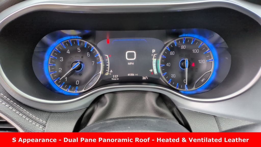 Used 2025 Chrysler Pacifica - photo 21