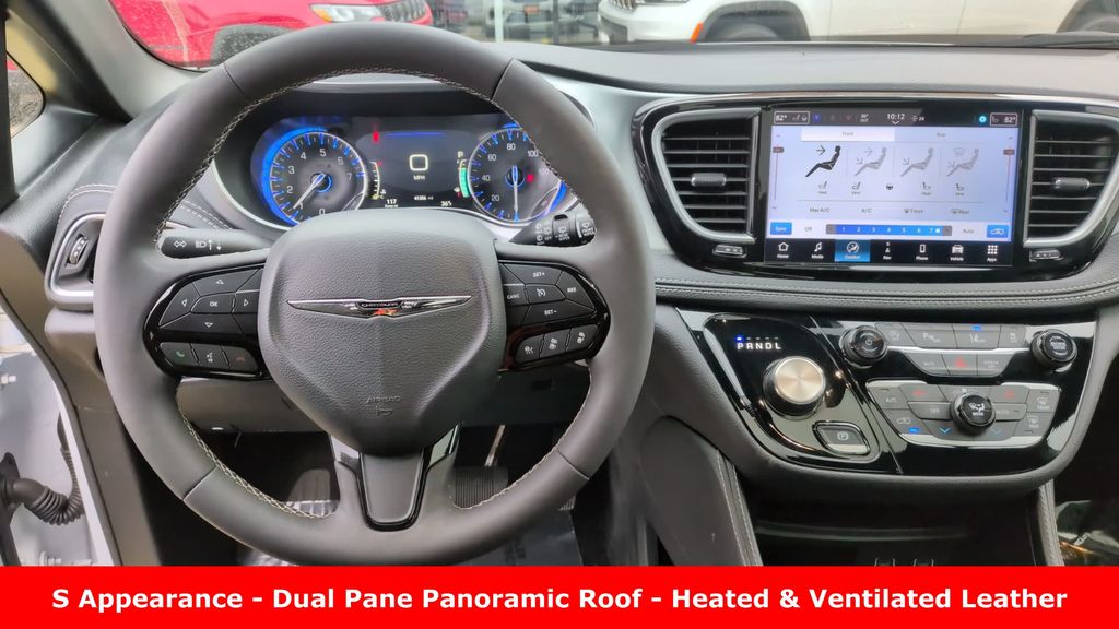 Used 2025 Chrysler Pacifica - photo 28