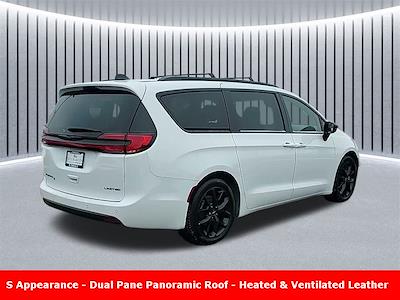 Used 2025 Chrysler Pacifica Limited Minivan for sale #C9621 - photo 2