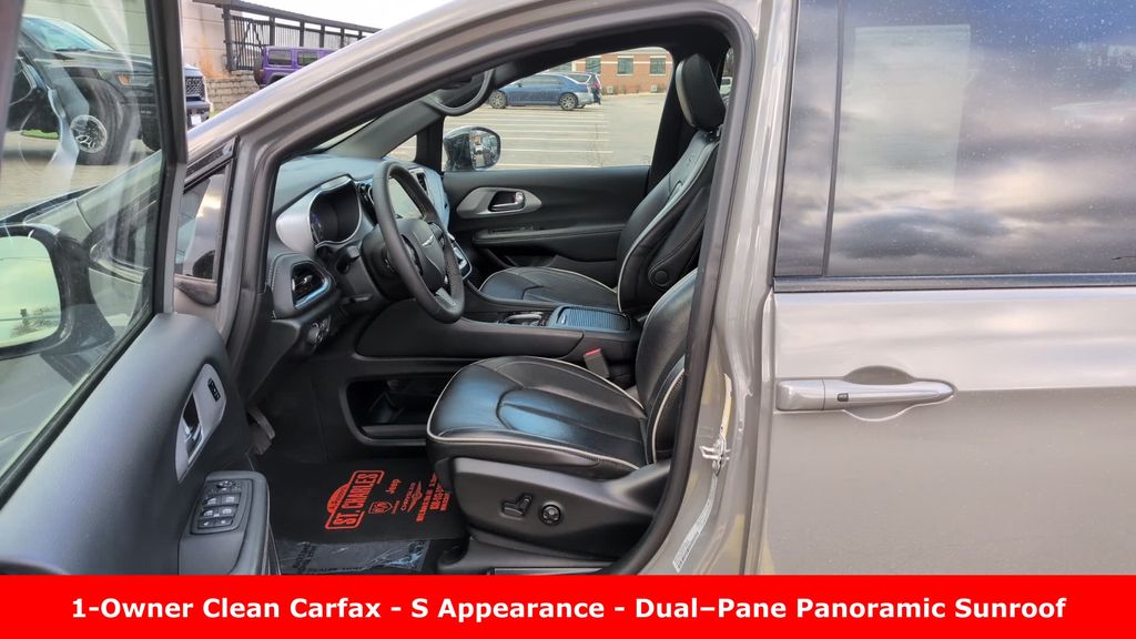 Used 2025 Chrysler Pacifica - photo 15