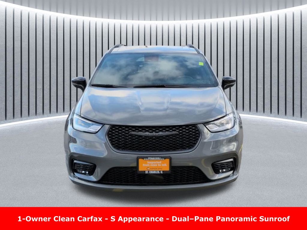 Used 2025 Chrysler Pacifica - photo 2