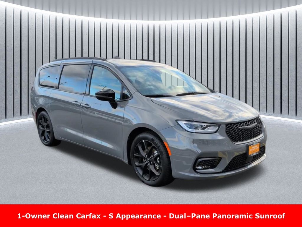 Used 2025 Chrysler Pacifica - photo 5