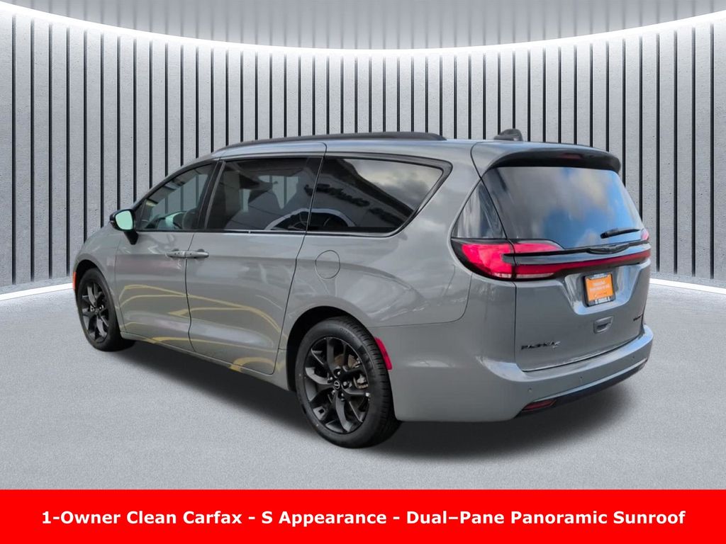 Used 2025 Chrysler Pacifica - photo 9