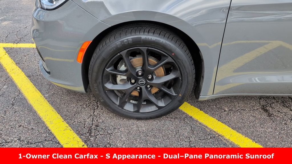 Used 2025 Chrysler Pacifica - photo 11