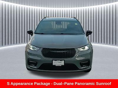 Used 2025 Chrysler Pacifica - photo 1