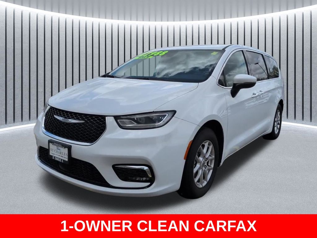 Used 2023 Chrysler Pacifica - photo 1
