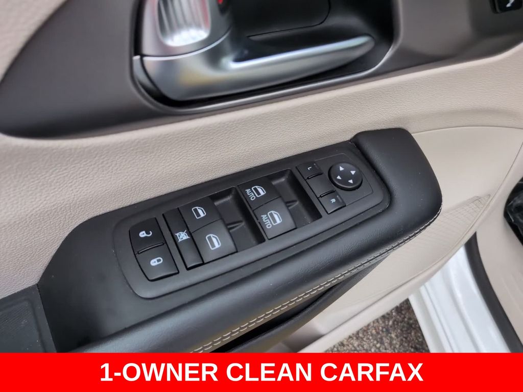 Used 2023 Chrysler Pacifica - photo 18
