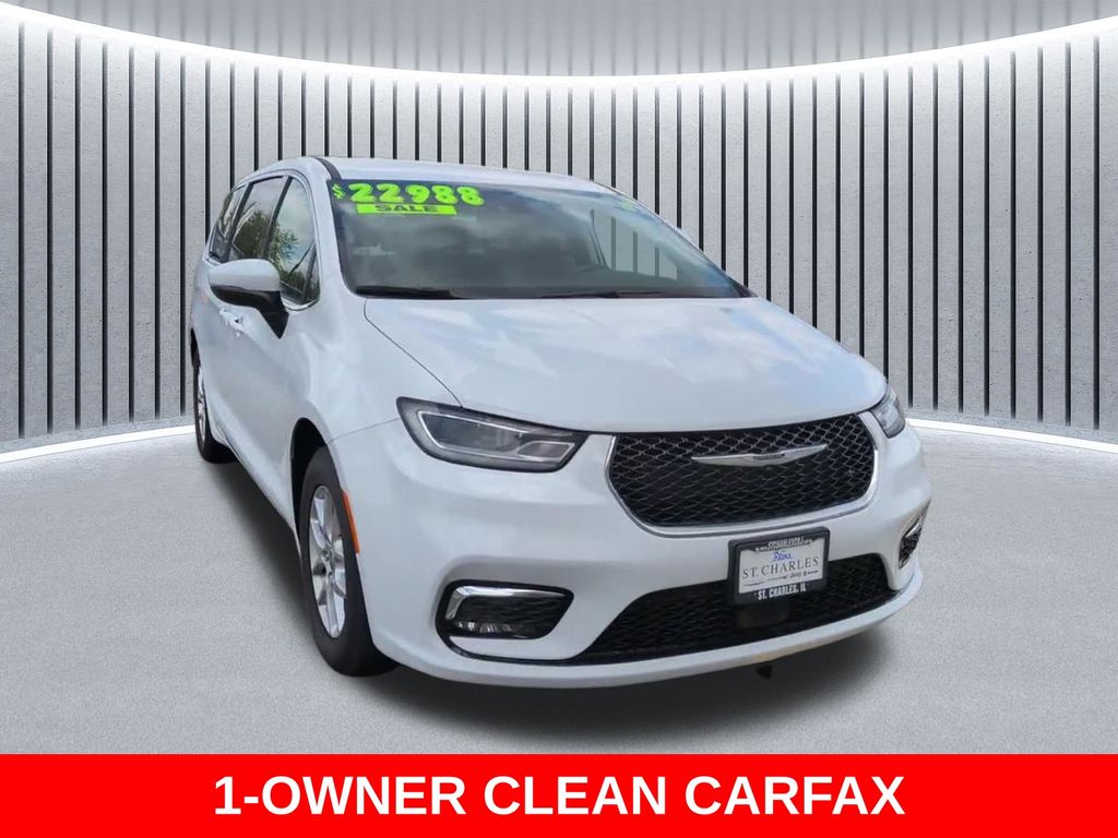 Used 2023 Chrysler Pacifica - photo 5