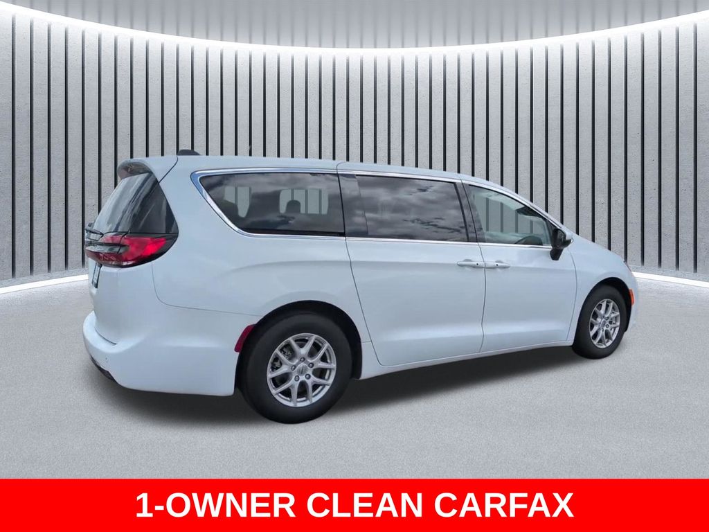 Used 2023 Chrysler Pacifica - photo 8