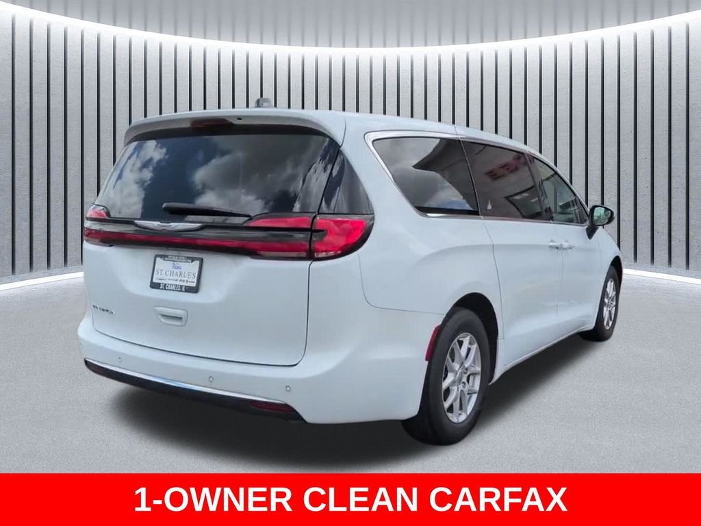 Used 2023 Chrysler Pacifica - photo 9