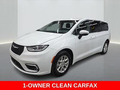 Used 2023 Chrysler Pacifica - photo 1