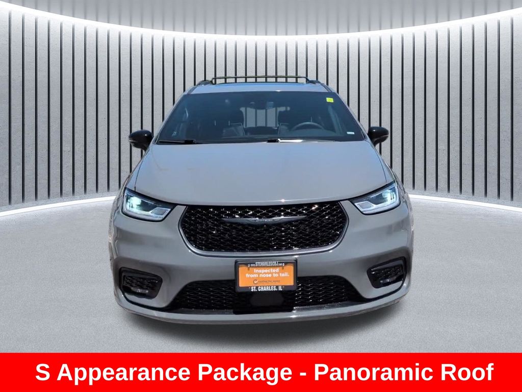 Used 2025 Chrysler Pacifica - photo 2