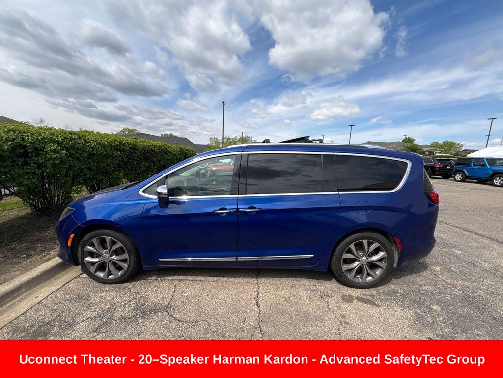 Used 2018 Chrysler Pacifica - photo 1